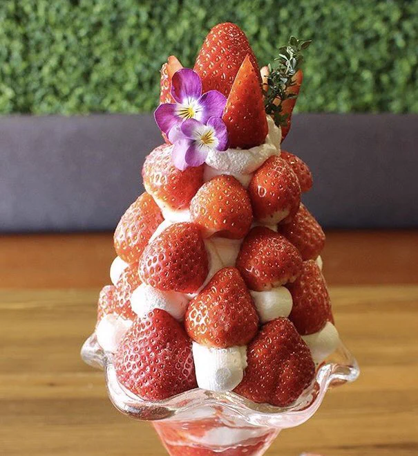 1月6日から大阪でいちごを大量に使ったパフェが販売されます！！！