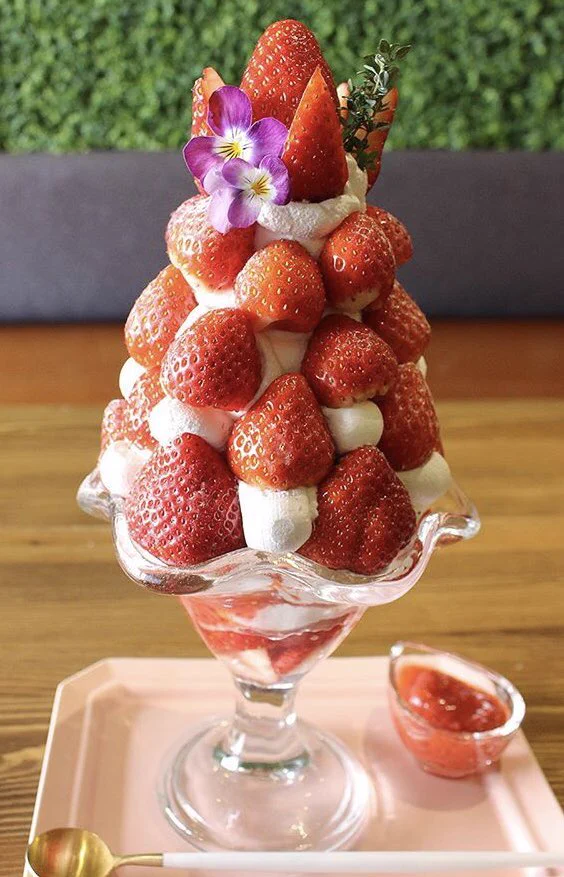 1月6日から大阪でいちごを大量に使ったパフェが販売されます！！！