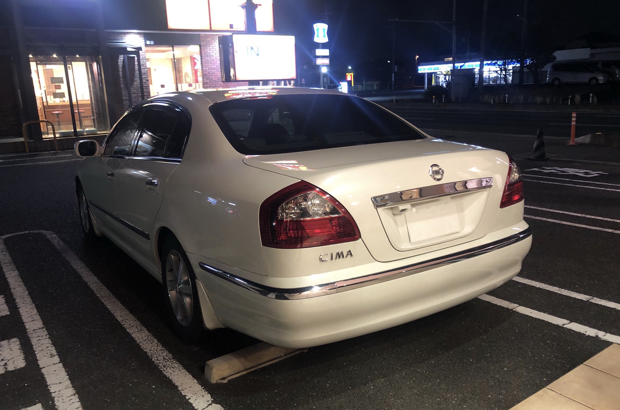 大いなる伝承物 En Twitter のーまるf50シーマ 中が違和感しかない 3リッターターボ高級セダンの6速マニュアルとか 加速も暴力的で見た目以上に厳つくなり過ぎてヤバかった T Co Z8yebthhvr Twitter