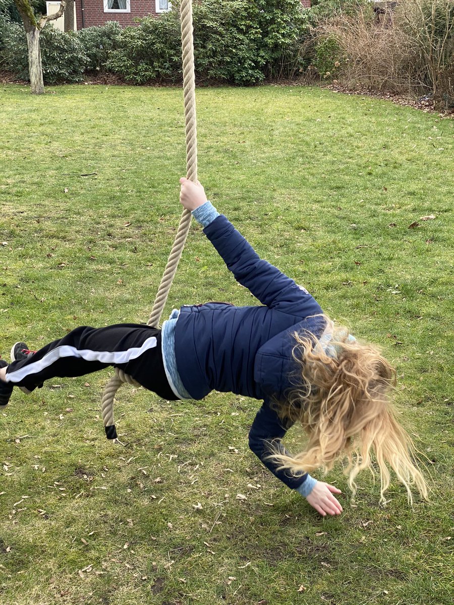 Sascha „jeton paraşütle düşüyor“ Stoltenow tweet media