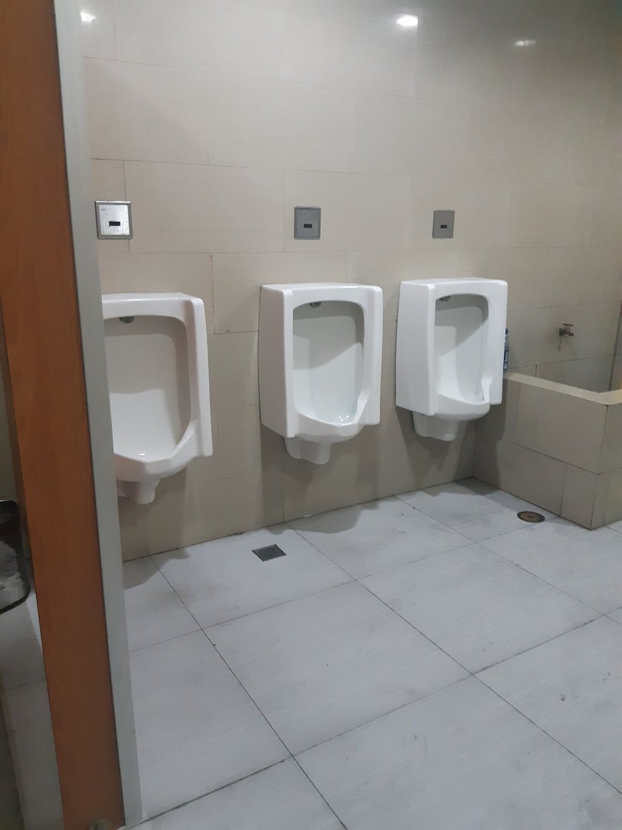 Sino andito?