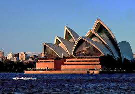 #Sydney is one of the most famous, iconic and spectacular cities in the world. Explore with our best #privateguides to discover our unforgettable #SydneyPrivateTours! Book today at runawaytours.com.au