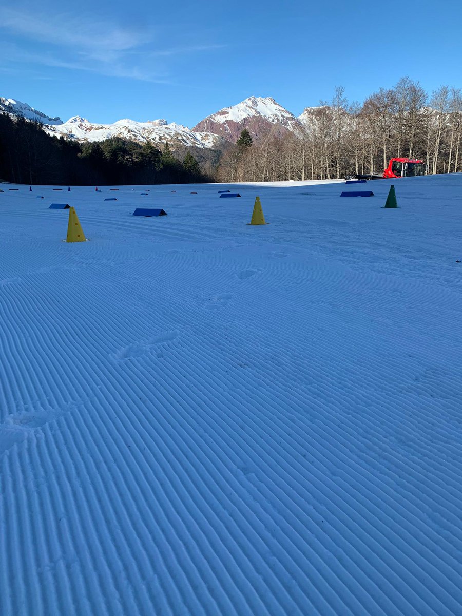 Otro día soleado para descubrir el #esquínórdico en #Somport!! 
¿Quieres probarlo? Clases de iniciación en #Somport 😊 
#Escuela de #esquinordico con  clases y cursillos para todos 
Tel : (00 34) 620 425 169
somport@escuelaesquinordico.com
escuelaesquinordico.com
#esquidefondo