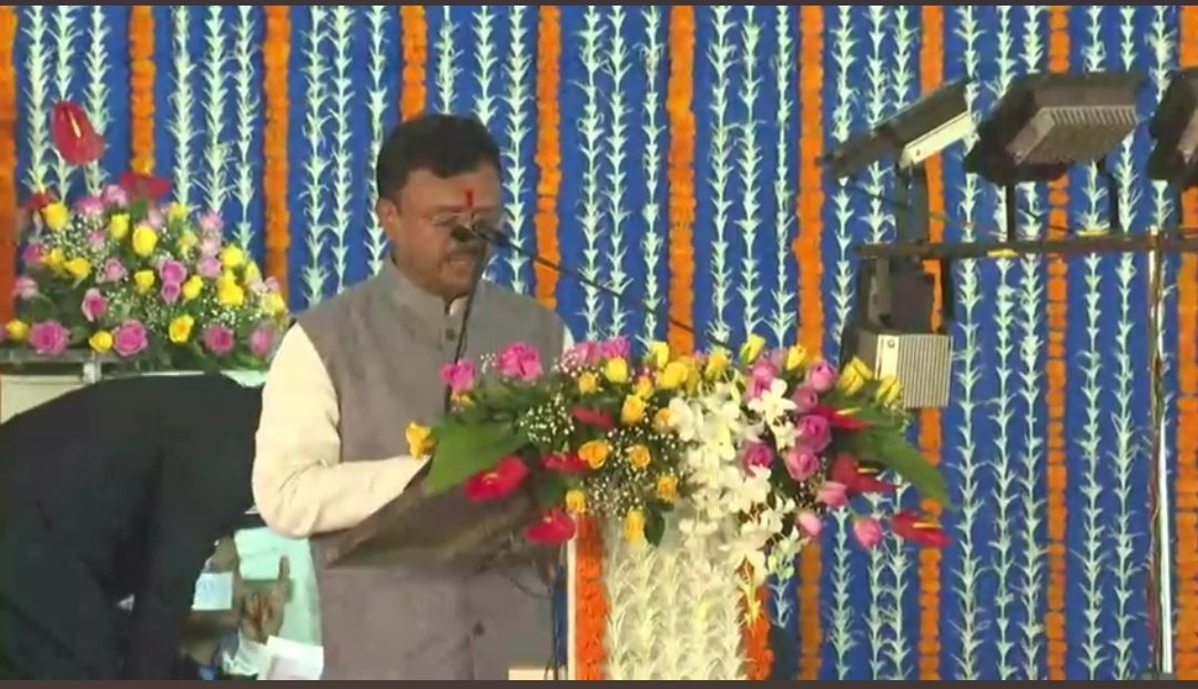 आज महाराष्ट्राच्या मंत्रिमंडळात कॅबिनेट मंत्री म्हणून शपथ घेतली. ही संधी मला मिळाली ती महाराष्ट्रातील जनतेच्या विशेषतः राजमाता राष्ट्रमाता जिजाऊ माँसाहेब यांचं जन्मस्थान असलेलं सिंदखेडराजा मतदारसंघामुळे. या आधी सुद्धा ९ वर्ष मी राज्याचा मंत्री रहालो,