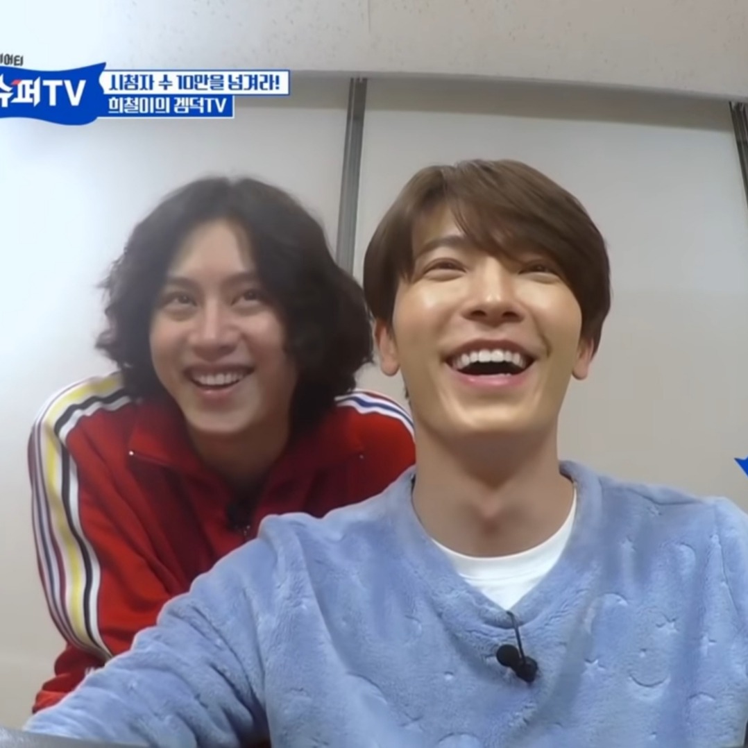 asukanijimura's tweet photo. "Hyung, kau benar-benar tidak akan datang?"
Bukan hyung tidak mau. Tapi Hyung tidak bisa.
#HaeChul https://t.co/V3H6UvPEG1