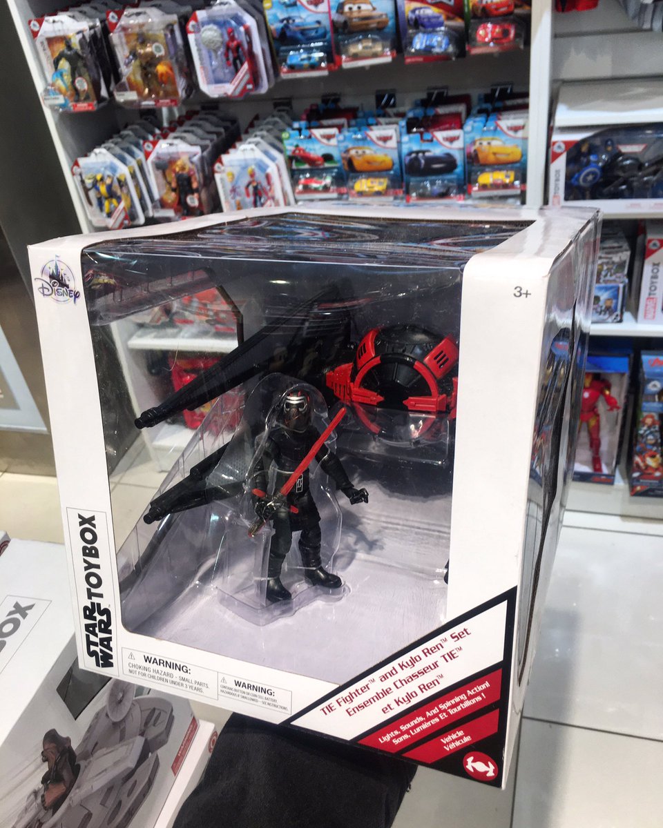 Abber_naffy's tweet photo. Check out the brand new Kylo Ren & Whisperer Disney Toybox set! This looks great! 🤩 now available in @Disney_UK stores.
#kyloren #sith #thefirstorder #thefinalorder #collectible #toy #toynews #toybox #disneytoybox #jedi #starwars https://t.co/seSUxaQmWC