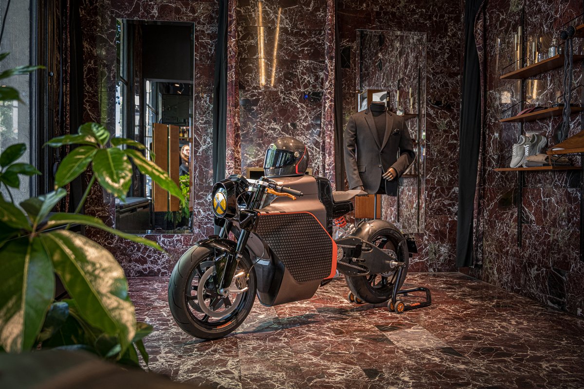 SaroleaMoto's tweet image. #ReturnOfTheCafeRacers @CafeRacrsReturn published their top 10 #caferacers of 2019
Our collab N60 awarded best electric motorcycle of 2019! #TheMightyMachines x @SaroleaMoto x #CafeCostume x #StudioBlade x @Hedonworkshop 
See the complete list at returnofthecaferacers.com