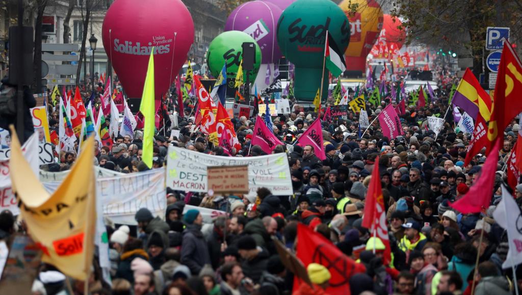 Place publique Paris tweet media