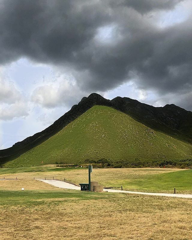 DaveStarley's tweet photo. Absolute 👌🏻 contrast !
.
Sun shining on front kopje with the one behind being in total shade - the effect didn’t last long as the clouds moved over very quickly and I was very lucky to catch this 😀
.
#sun #shade #sunshine #shady #kopje #koppie #golfc… https://t.co/SxX7V863y3 https://t.co/ktlAknev6Q
