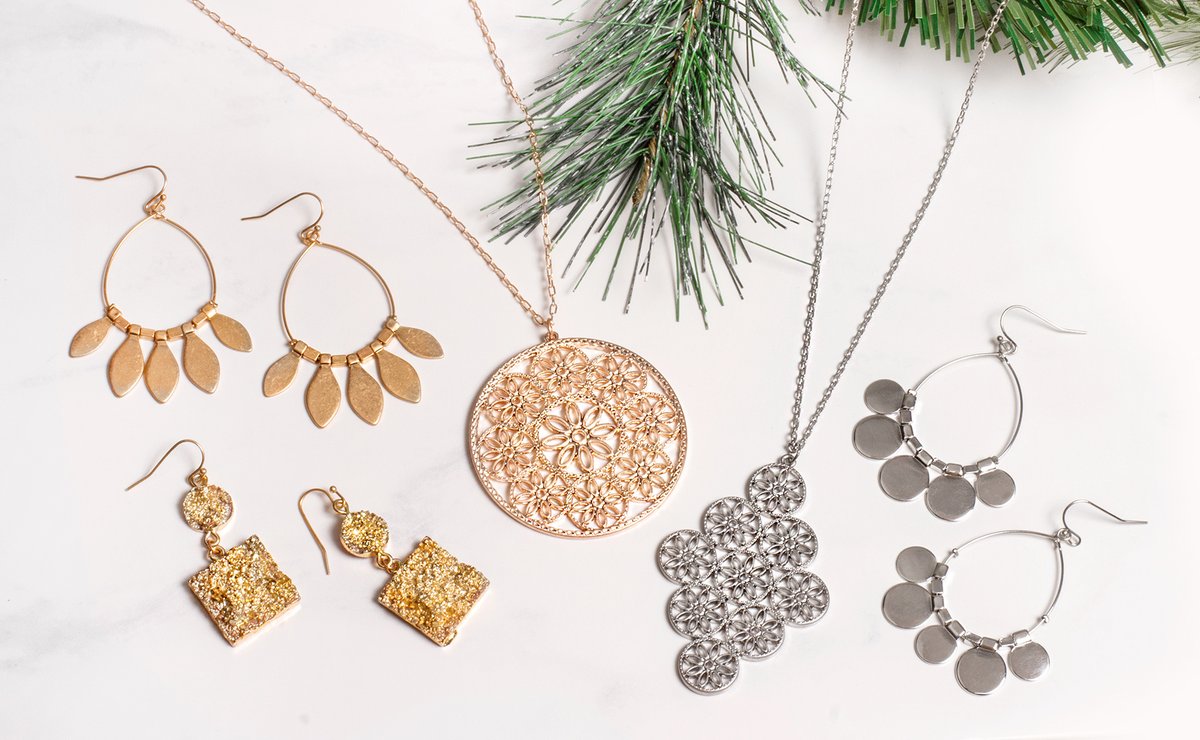 HandPickedInc's tweet photo. Stock up before the New Year! Fashion jewelry, apparel, scarves and holiday gifts all 50% OFF.  #behandpicked https://t.co/71K6JVKNRY https://t.co/wbLyNy7TE0