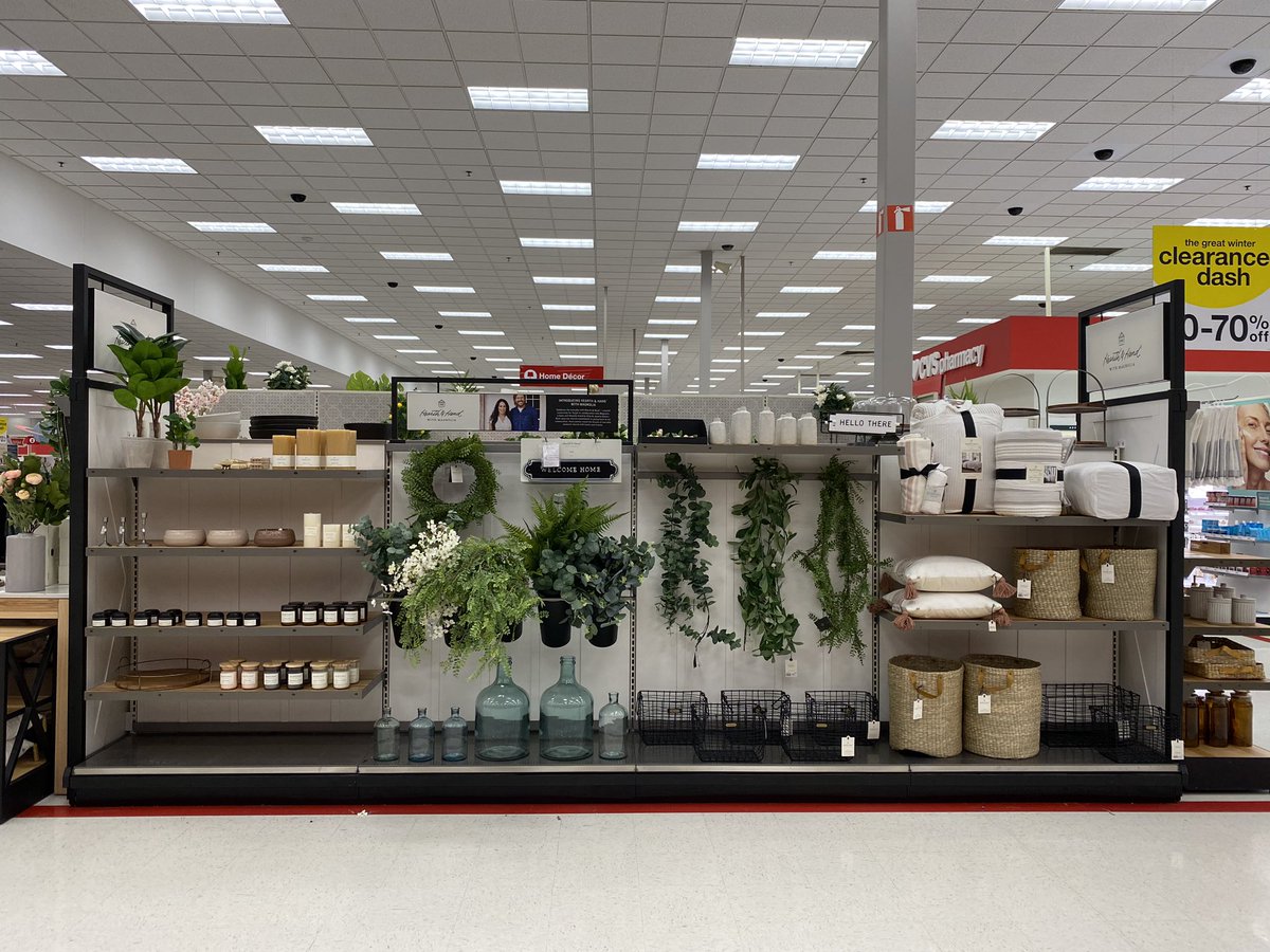 monaworksattarget tweet media