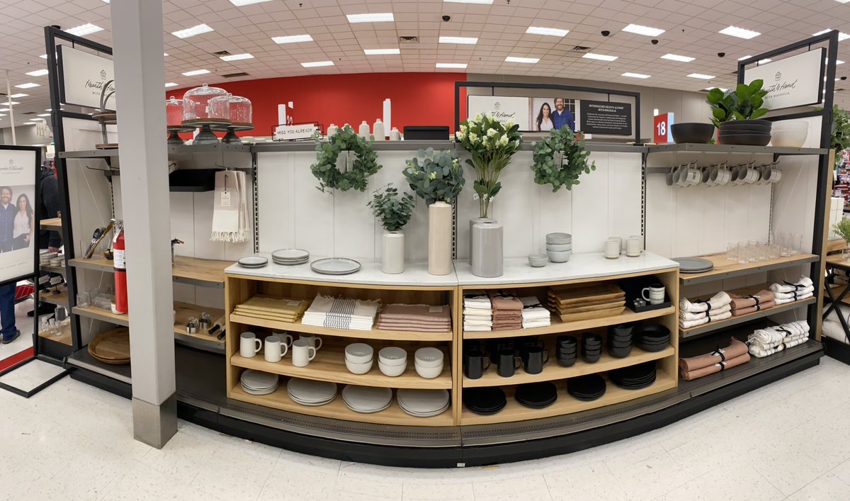 monaworksattarget tweet media