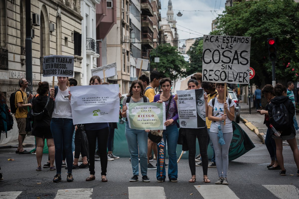 PellegriniJesi's tweet photo. Las compañeras que sostienen la atención del dispositivo que da respuesta a las mujeres en situación de violencia en #Rosario vienen denunciando desde hace meses su situación de precarización laboral, sin obtener respuesta alguna.
@trabajadorastv https://t.co/n7A9WPLBdZ