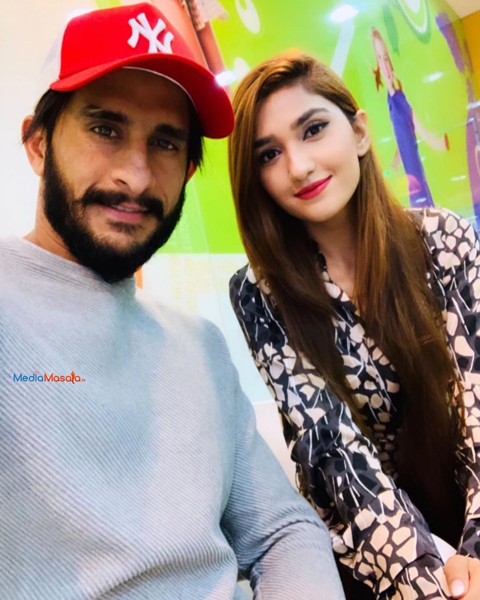 ShowbizAndNewz's tweet photo. Do you like to causally take pictures with your love one as #Samiyah captured a selfie with #HassanAli https://t.co/RmcRr6E1R7