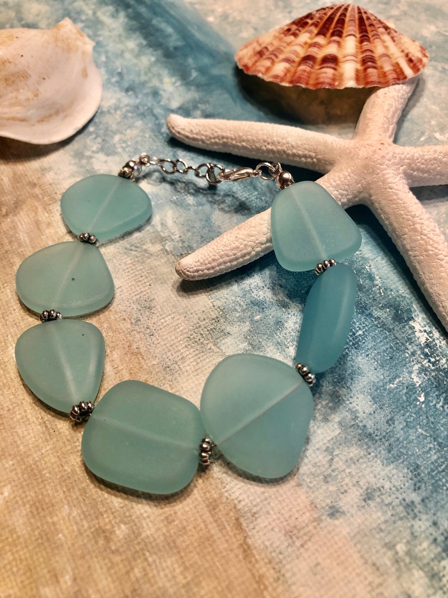 CruiselifeandCo's tweet photo. New Handmade Sea Glass bracelets will be available soon in my eBay and Etsy stores. Stretch are $19 and silver with extenders are $24. 

https://t.co/0kci7CFu2H

https://t.co/F3wtXFJzSF https://t.co/KVRV9Wgotx