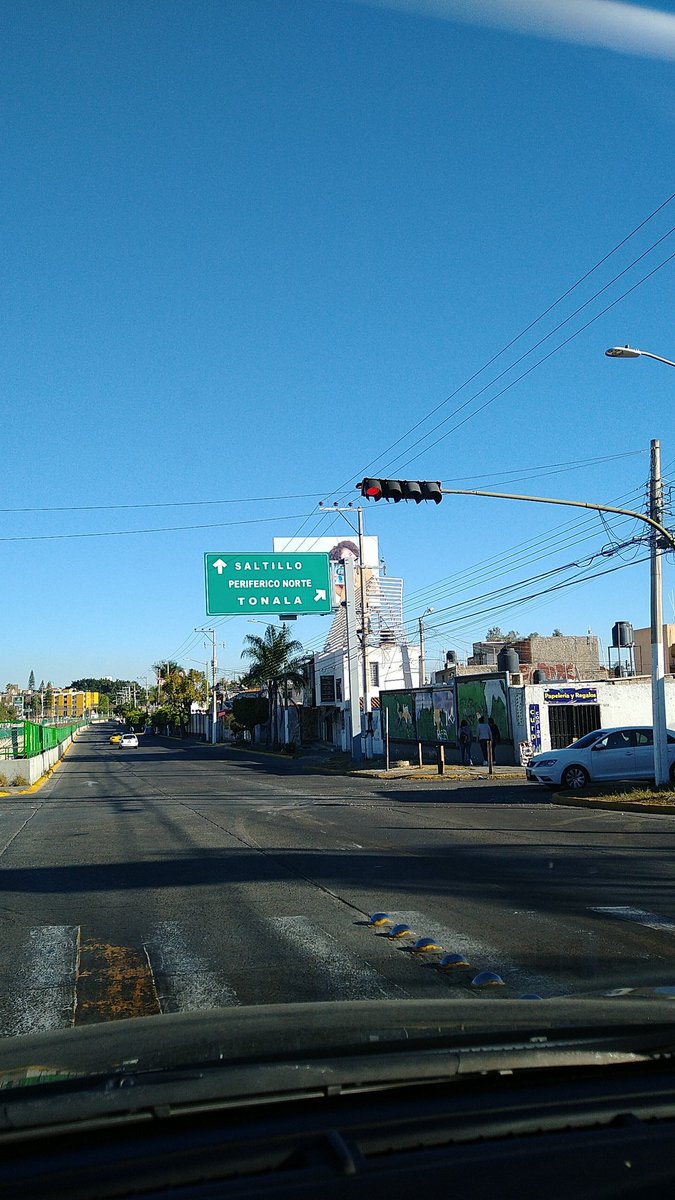 el_ico's tweet photo. @Trafico_ZMG semáforo con vista hacia abajo, en el retorno de federalismo a la altura de las canchas morelos https://t.co/GO8h620QEC