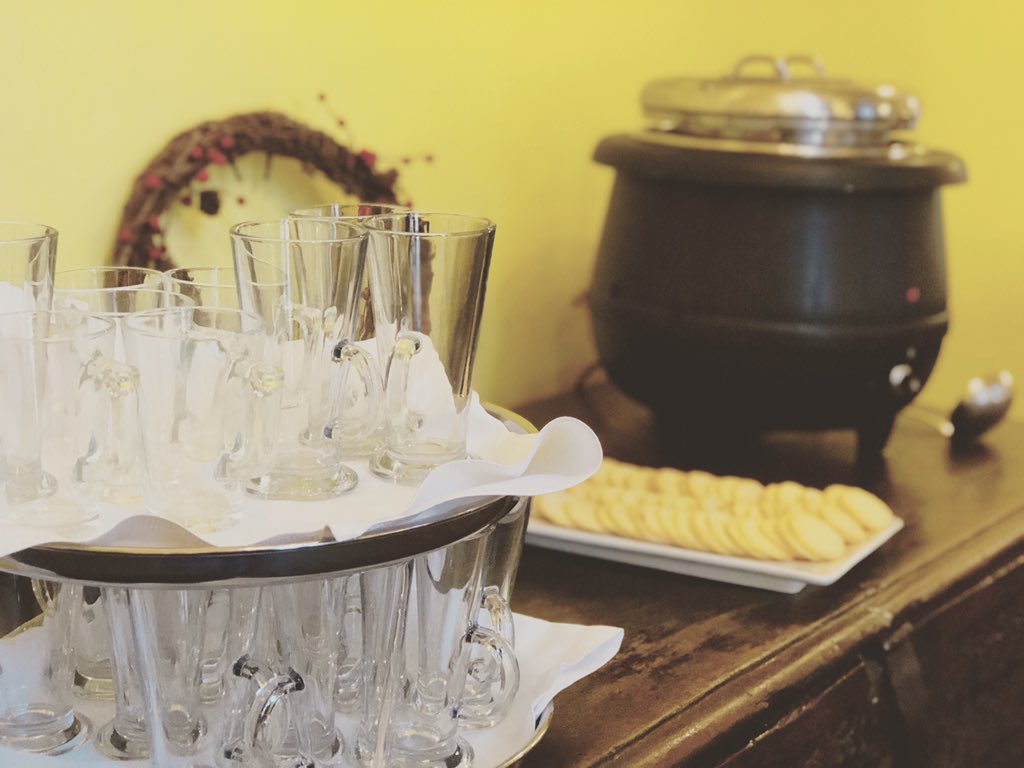 Castle brewed mulled wine and homemade shortbread for our New Years guests at the ready...
#welcome #smalldetails #mulledwine #homemade #shortbread #newyears #2020 #festive #beourguest #visitscotland #hiddenscotland #cosy #festive #argyllandbute #scottishcastle #hogmanay