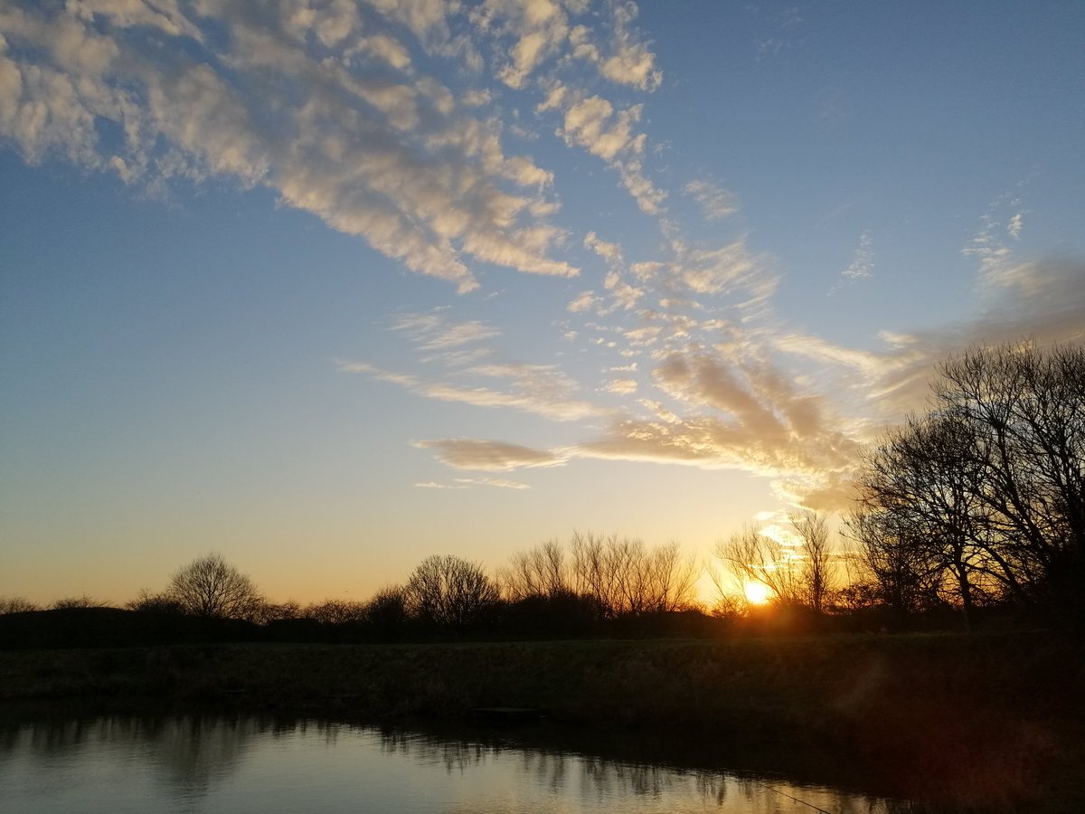 OliverStokes's tweet photo. #sunsets https://t.co/ubMRiBKpaP