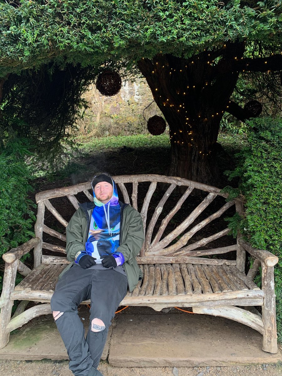 JoshMclosh's tweet photo. Not much more relaxing than bench smoking.. Having to make do with bench vaping as don’t want to die :/ NRT 2020 #poshpowisbench #sittingdown #nrt #juul #vapes #livininthefuture #newdecade https://t.co/vulWOWOrMc