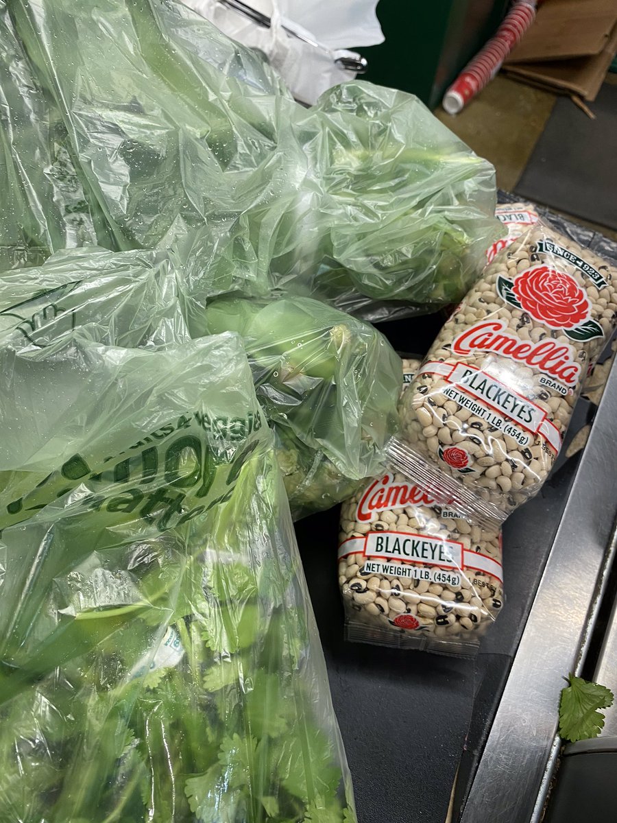 ChefKevinBelton's tweet photo. Getting ready for the New Year and my @WWLTV cooking segment. I have a delicious twist on the Good Luck menu for the New Year. And I wish everyone good luck, good health, good food and all the good fortune you can handle. #beon4 #blackeyedpeas #deliciousness #newyearsmenu #nola https://t.co/9lbDD9GKWV