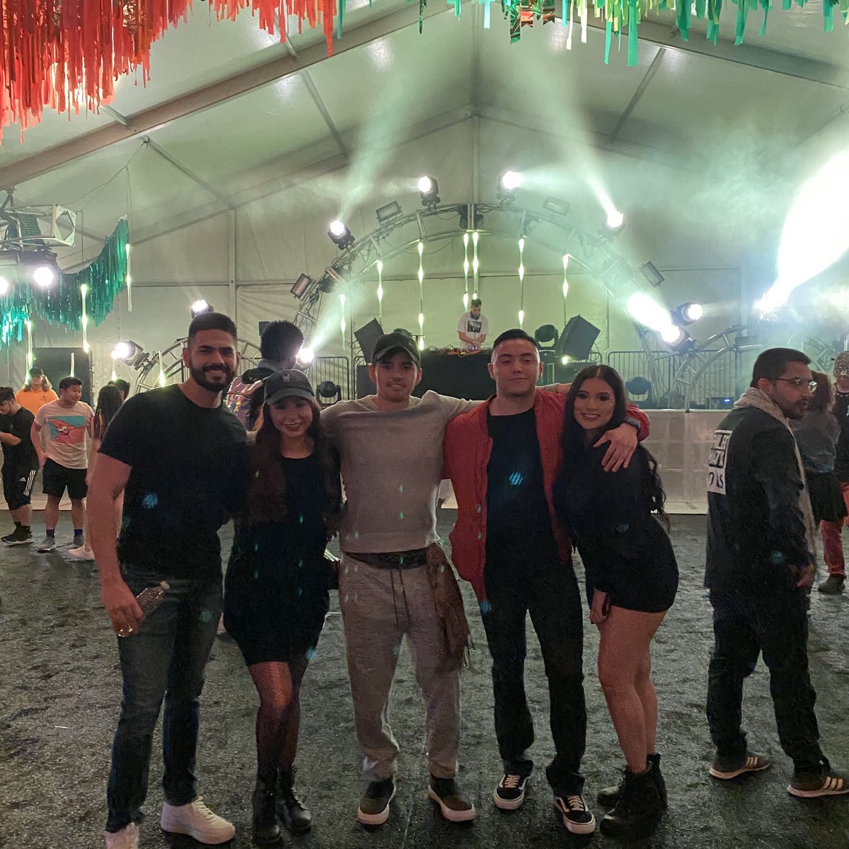 _chuyserna's tweet image. #SquadVibes #LightsAllNight @HernanVela_ @siboneygarcia5 @Alique_c #CrisMakeAF’ingTwiiter