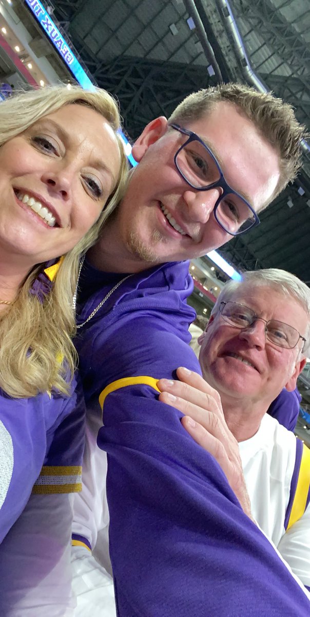 I mean <a href="/Joe_Burrow10/">lau</a> likely broke 4 records just while taking this picture.. #GOAT #GeauxTigers