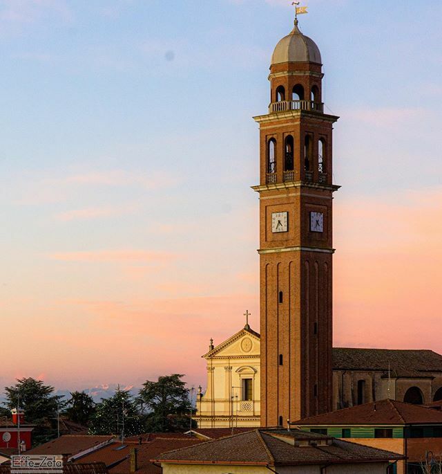 effe_zeta's tweet photo. Ciao 👋🏻 .
.
.
.
#inverno #inverno2019 #natale #natale2019 il #campanile del #paese al #tramonto con #prealpi #clickfor_italia #clickfor_italy #clickfor_rovigo #volgo_rovigo #winter #sunset #stienta https://t.co/ylljGECC3p https://t.co/mEXjyQLsNb