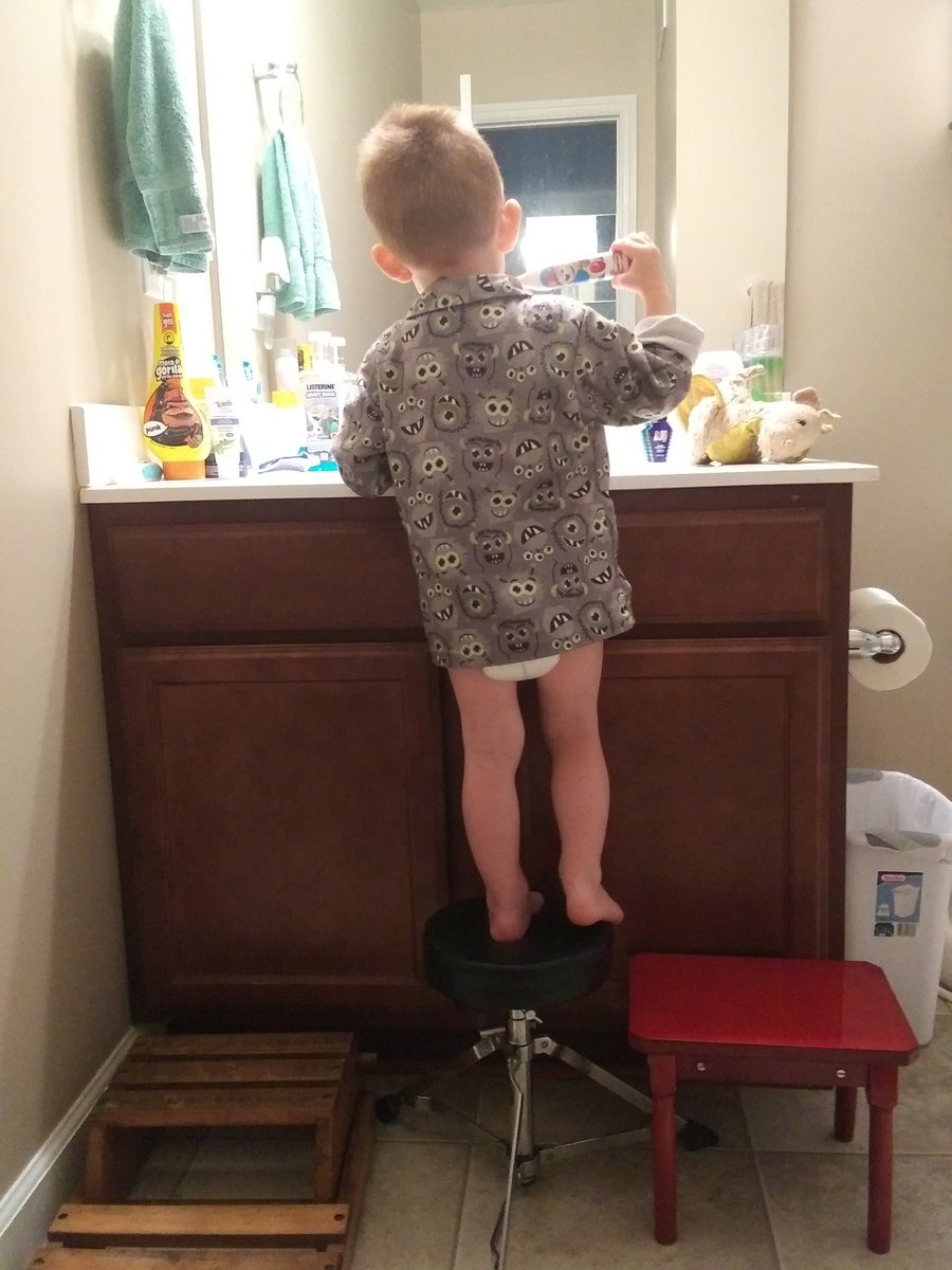 LadySpartan14's tweet photo. Goldilocks & the 3 stools #trialanderror #stopgrowing #stopclimbing @donnersun This one is juuuuuuussstttt right 😆 #toddlerlife #hidetheladders https://t.co/sLhWJfuHOi