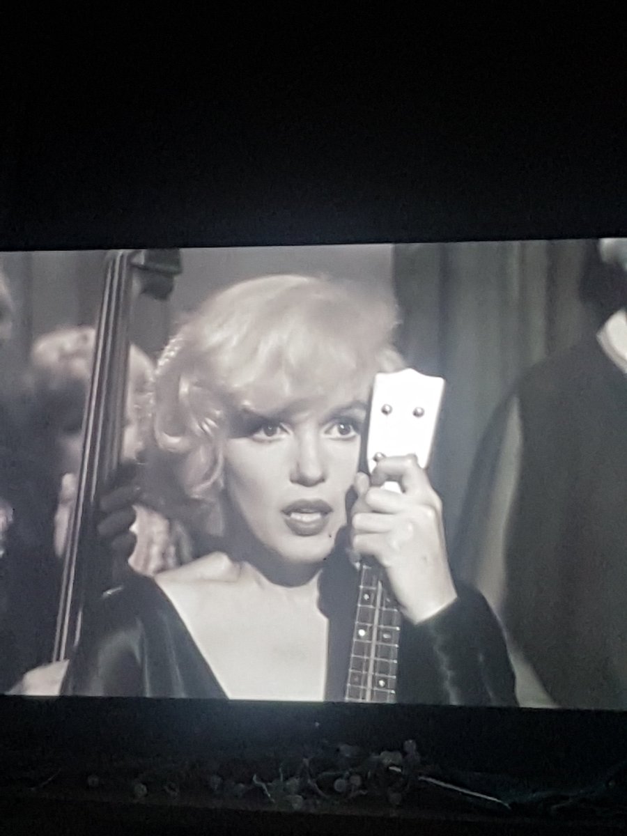 It's a 'Some Like It Hot' kinda day #movies #MarilynMonroe #oldfilms #blackandwhitemovies #1950s #comedy #JackLemmon #TonyCurtis @BBCTwo