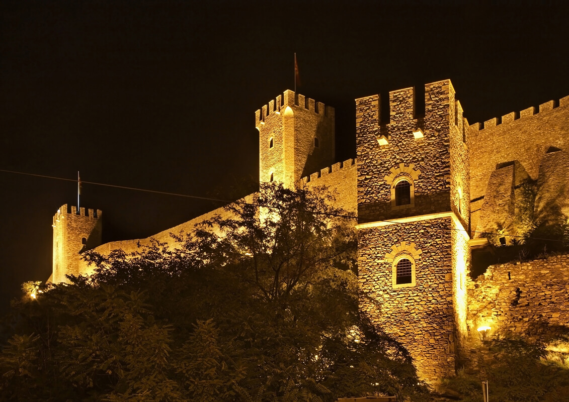 ExploreMacedon1's tweet photo. The Skopje Fortress is a historical fortress which is built for the first time in the 6th century and today it represents one of the most iconic symbols of the capital city.

#ExploreMacedonia #SkopjeFortress #SkopjeKale

Read more on https://t.co/4sGwnvRxz6 https://t.co/nOe9y3IBhE