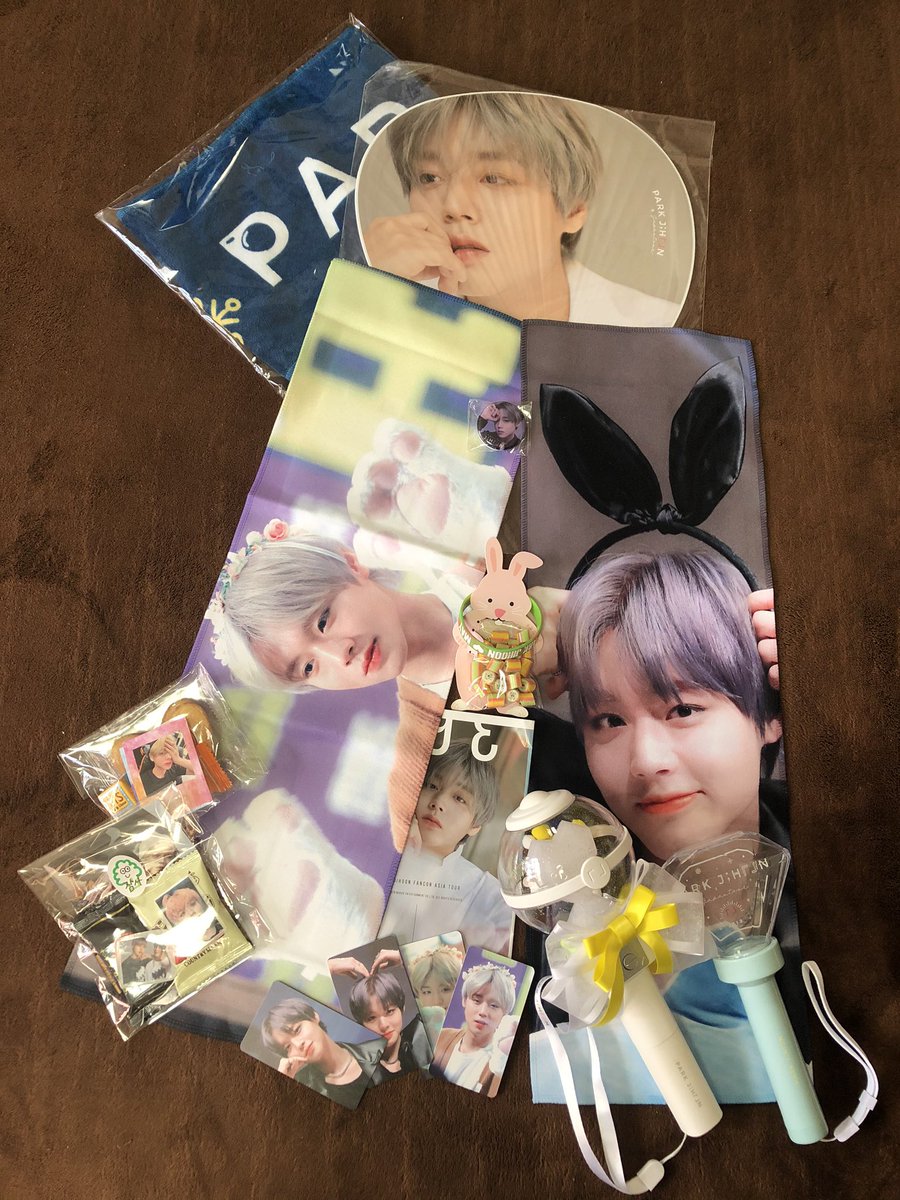 RDFNqovAFbasib6's tweet photo. 久しぶりに見たジフン❣️
13列目でも綺麗な姿が確認できました^_^
カッコイイし可愛いし、一所懸命私達に色々な姿を見せてくれました！ありがとう😊
もっともっとMAY❗️が増えるといいな^_^私はずーっと応援するよ💓
皆様、ソンムルありがとうございました^_^初めて会ったのに優しくて感謝です😭 https://t.co/lVimvu99hx