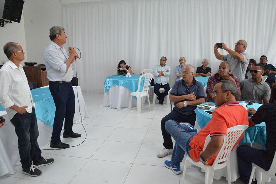 colbertprefeito's tweet photo. Hoje foi dia de participar do café com a imprensa, uma confraternização com o pessoal de comunicação de nossa cidade. Não posso deixar de agradecer a todos por caminharmos juntos em 2019. Ano que vem tem mais! #Tmj🤝
#ColbertPrefeito https://t.co/HGL8Y7Iwcd