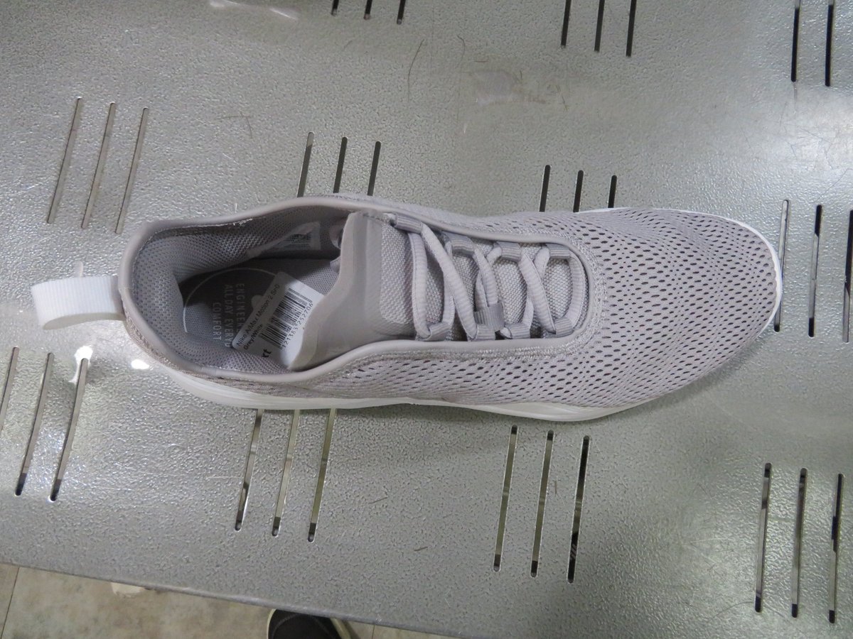 AyebogbonSt's tweet photo. Anyone knows what's the full name of this Nike Air Max shoe? Doesn't look like #airmaxmotion2 to me.
Follow @AyebogbonSt for more
#Nikeair #nikeairmax #airmax #airmaxmotion #airmaxtrainers #airsneaker #airmaxsneakers #airmaxshoes #sneakerhead #kicksoftheday #forkickssake https://t.co/ybGytAmXzY