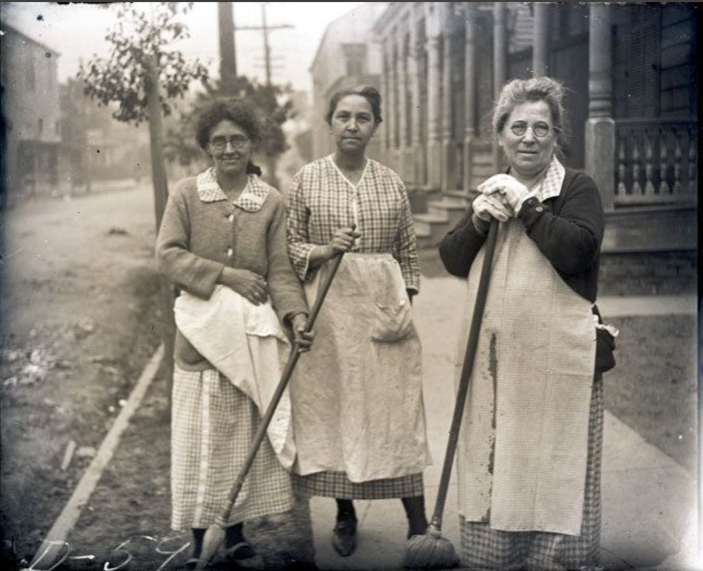 NOLAHistoryGuy's tweet photo. Mugnier photo, "Portrait of three women standing with brooms in their hands." Undated-the collection (LSM) ranges from 1880s to 1920. Unspecified location--any ideas where in New Orleans this is? #neworleans #nolahistory #nolawomen #mugnier https://t.co/rrcyBEafVz