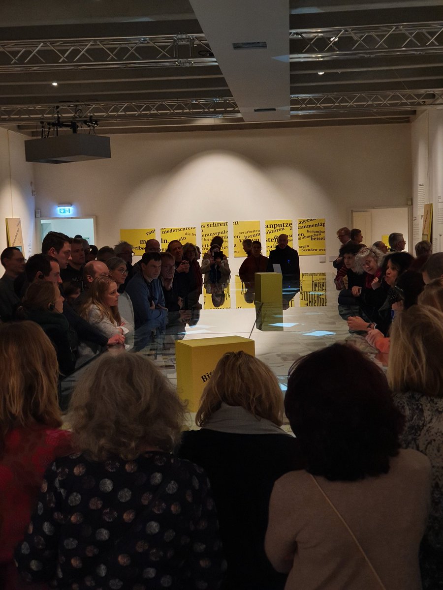 Richtig volles Haus bei der #Finissage der #leitausstellung im Museum <a href="/neuruppin_net/">neuruppin.net, Ihr Netzwerk in der Region</a> bei der Kuratorenführung mit Prof. Dr. Heike @gfrereis!