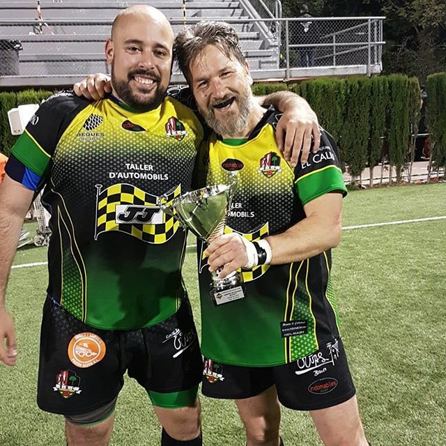 beguesrc's tweet photo. Brindem amb tu🥂 per una Bona sortida i un millor any 2020!! 🙌

#rugby #rugbycat #begues #capdany #bonesfestes https://t.co/cVPWkyuwsF https://t.co/wIB85PUAub