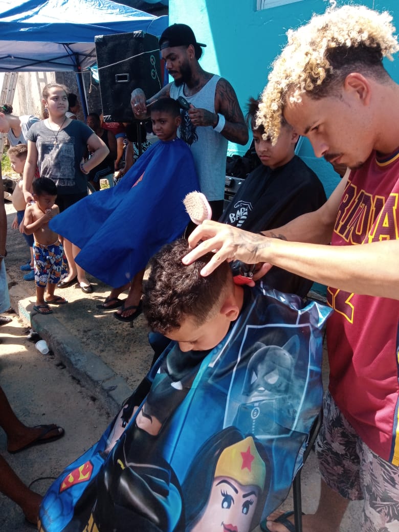 RenaanFlores's tweet photo. Muito amor envolvido por essa edição do nosso Natal Solidário na JR! Obrigado de coração a todos os envolvidos! As famílias, especialmente as crianças e nós agradecemos com o peito cheio de esperança e fé!
Grato ❤️ 🙏🏾🎅🏽 https://t.co/04JfJ30uaN
