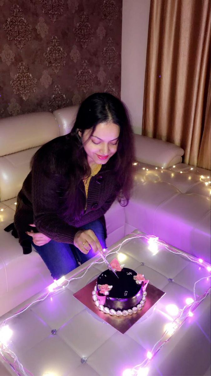illustratordebi's tweet photo. Late night Birthday Surprise 🥳 https://t.co/GT8nc7aeSX