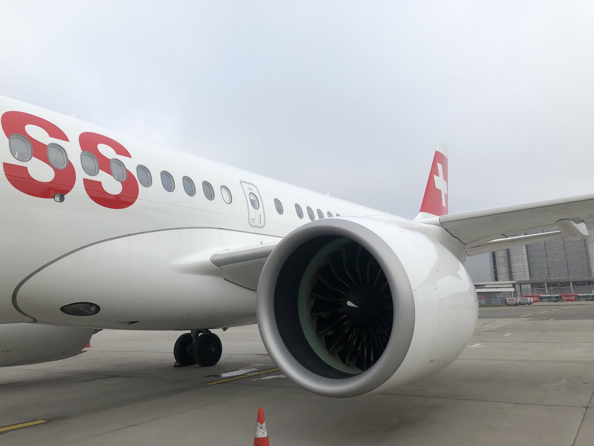 Die_Pfeife's tweet photo. Zum letzten Einsatz in diesem Jahr 😊🚀 mit LX 1018. Danke ⁦@FlySWISS⁩ für den tollen Service 🙏🏻 „Weg von Zuhause und trotzdem daheim“ 😊 Guets 2020! https://t.co/yQDPR9eMns