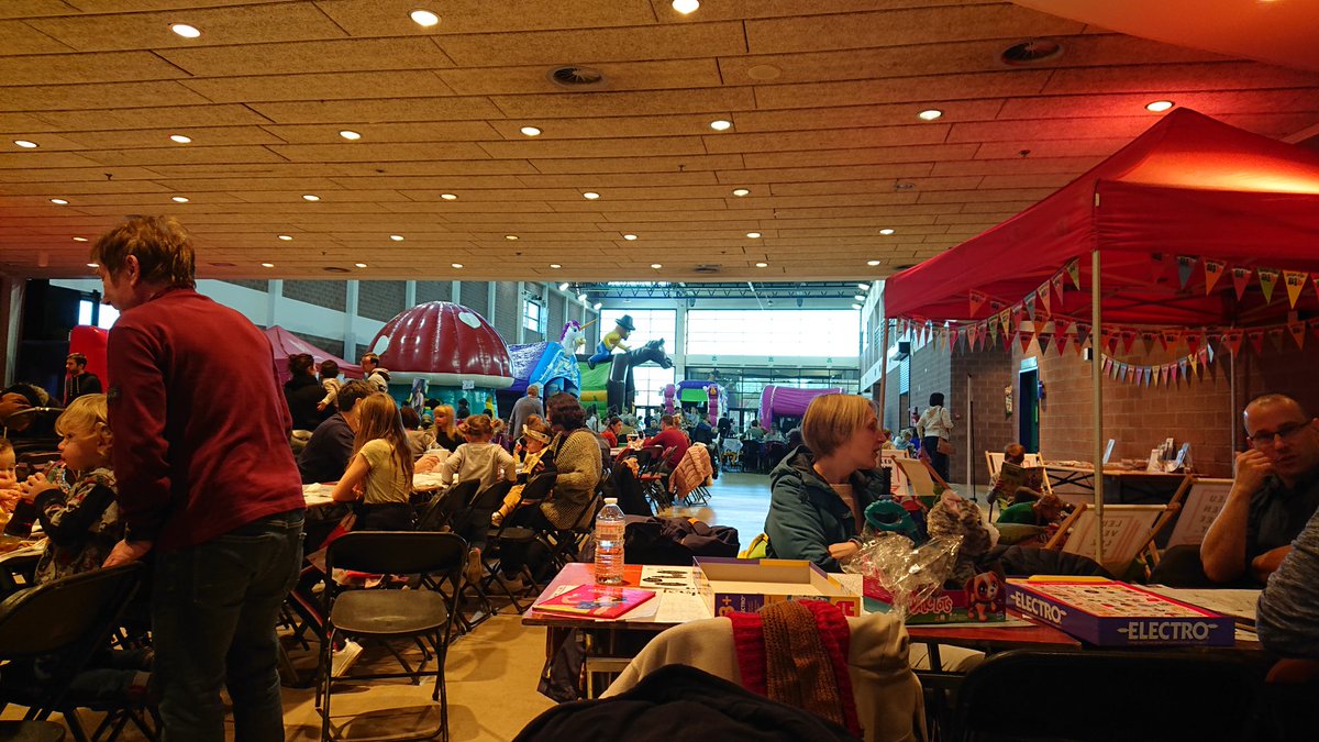 krisbachus's tweet photo. Topeditie alweer van #Winterspeeltuin van @stadleuven.
Helemaal top zou het geweest zijn als de stad het verbod op wegwerpbekers op evenementen, dat ingaat op 1/1, al op 30/12 zou toegepast hebben.
#circulareconomy #Vlarema https://t.co/7ryHKOqwjU