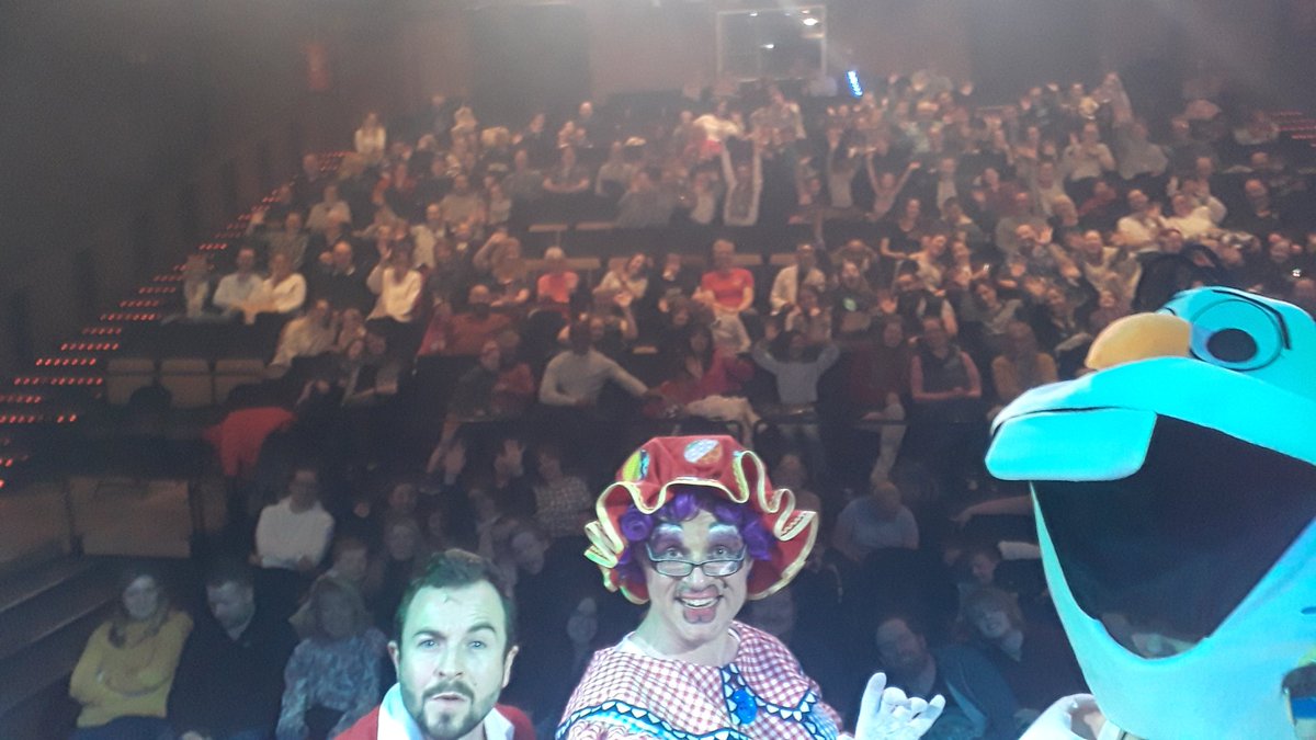 DameDottyMK's tweet photo. Cooee luvs... Our last 2 #olaf #selfie pics of the run....Can you see yaself?

@RARE_Panto @SCTheatre1 https://t.co/hXEHBr1vEx