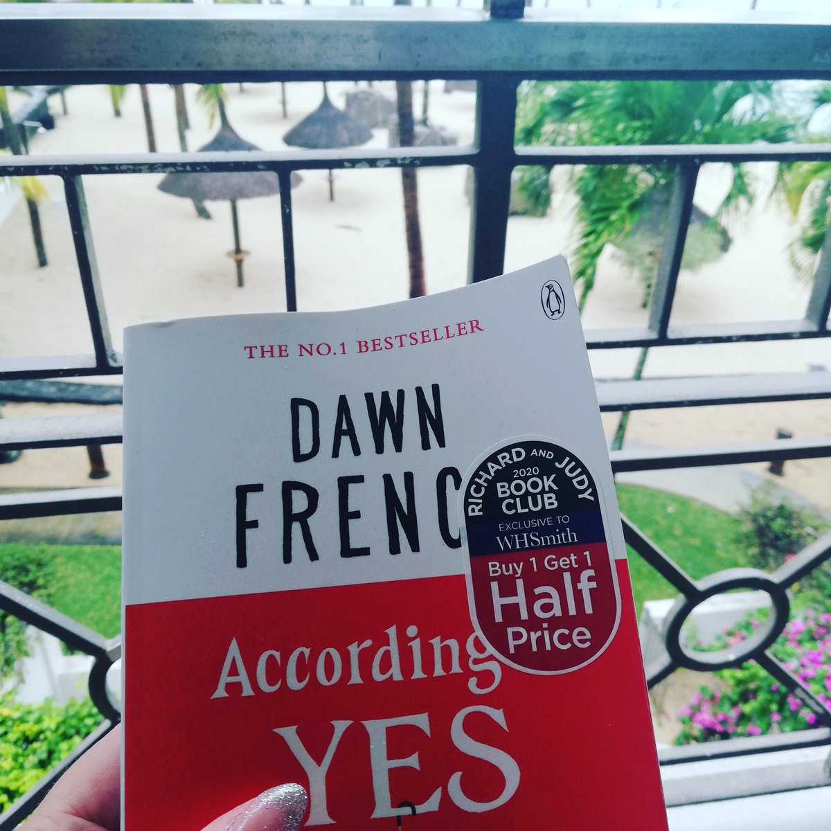 loopyloopf1's tweet photo. What better way to sit out #cyclonecalvinia than with a good read and a few rums @Dawn_French #calvinia
#mauritius
#rum
#mauriciabeachcomber
#DawnFrench
#AccordingToYes https://t.co/zT6EFef5DC
