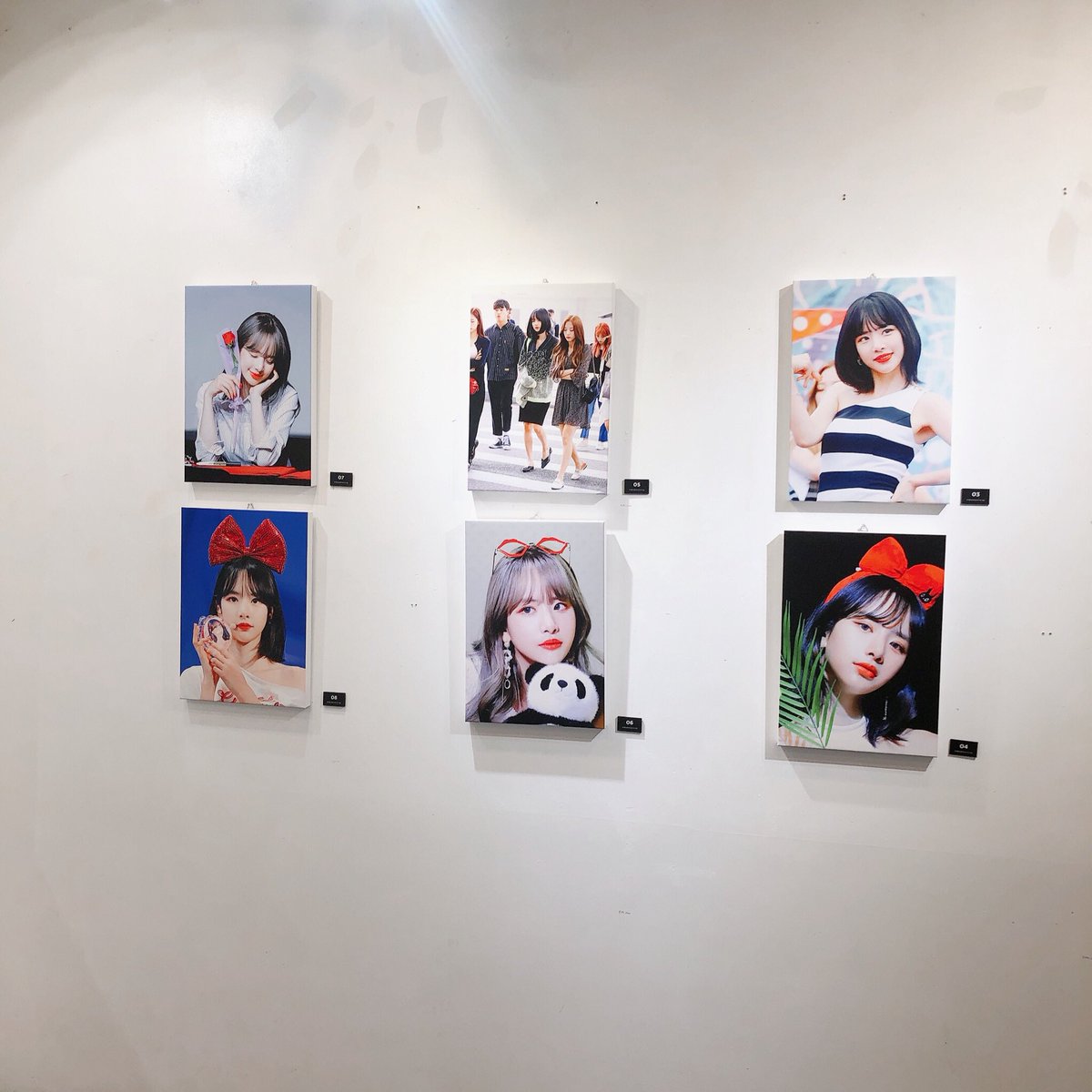 dangeunss's tweet photo. 전시회 치루느라 고생하셨습니다..
너무 영롱하고 예쁜 언니들 잘보고 왔습니다..기획 컨셉 진행 컨텐츠 다 너무 최고 
사진 셀렉 보정은 말할것도 없었어요.. 쪽
내년에도 머글로서 축하해주러 가겠습니다 평생우정들 화이띵!.! 
@restricted_or_ @page83_ @rhc_seola 
#우주를_표류하며_알게된것들 https://t.co/PJM1pmj9Ev