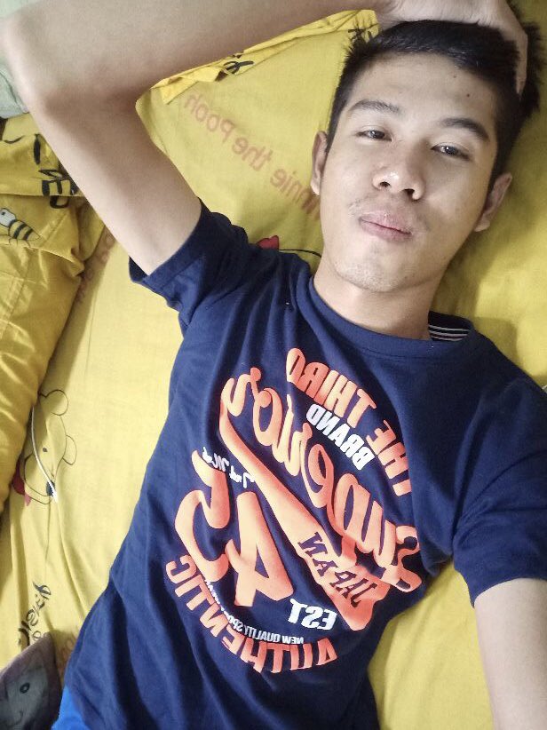 ShineMinKhantP4's tweet photo. တုတ္ေတြ ဓားေတ��ျပပါနဲ႔
ႏွလံုး ေရာဂါ႐ွိလို႔ပါ https://t.co/07Y1cIdr6e