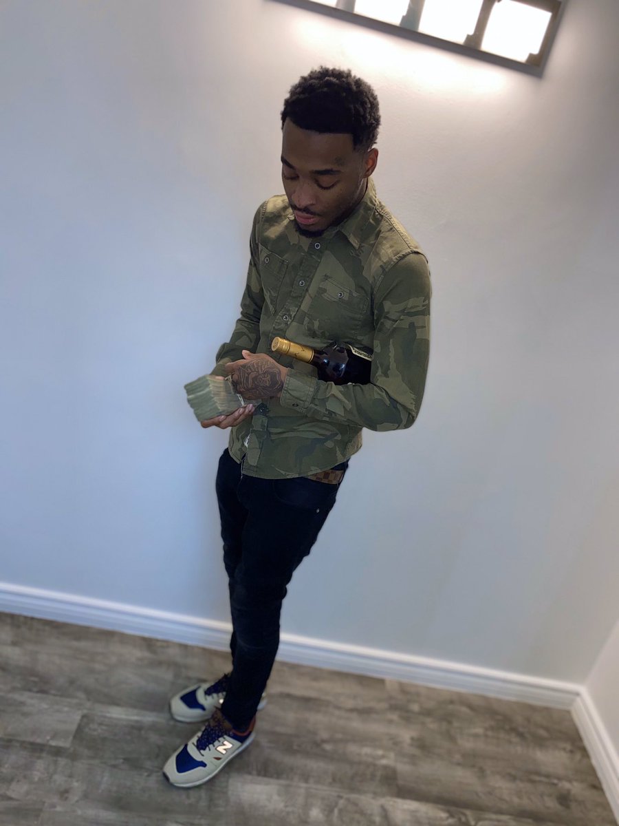 ItsMoneyy_'s tweet photo. https://t.co/Gkb9xalylw