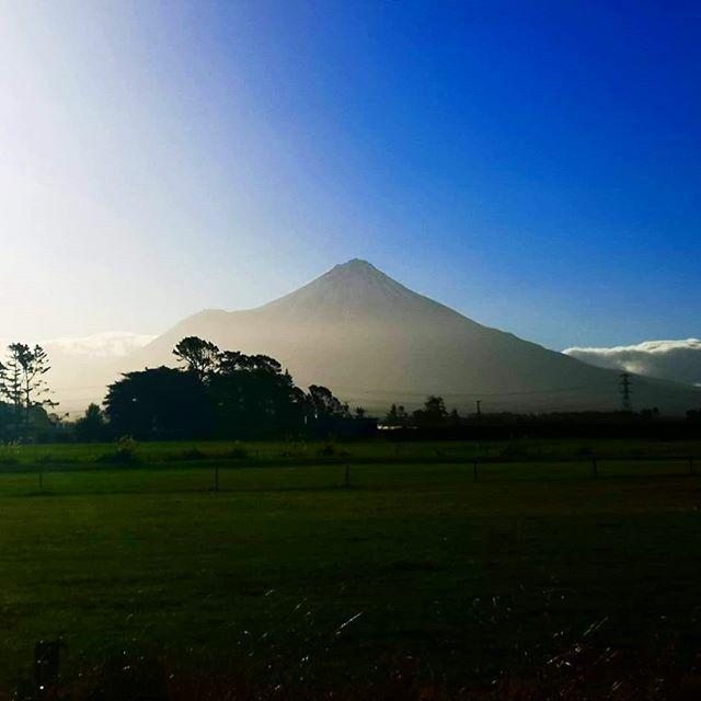 PhidMcAwesome's tweet photo. Ko Taranaki te maunga ✊🏼 Taranaki is my mountain ❤️ I haven't been home in over two years, and seeing the maunga as I drive in to the area always gets me.
#Taranaki .
.
#awesome_shots #naturelovers #amazingphil #view #lonelyplanet #adventures #viewfromth… https://t.co/GzgVrPCoNc https://t.co/n8sYbnDMgX