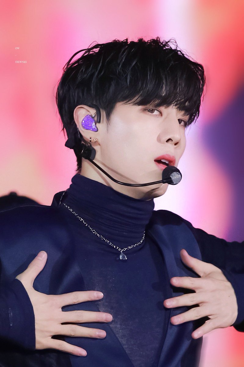 Markachu93_'s tweet image. Power of Marktuan! 🤣🤣💄♥️ #V02 #SOLDOUT again! 

#MarkTuanxMentholatumLipTiara 
[BUY ONLY V02, G05]💋