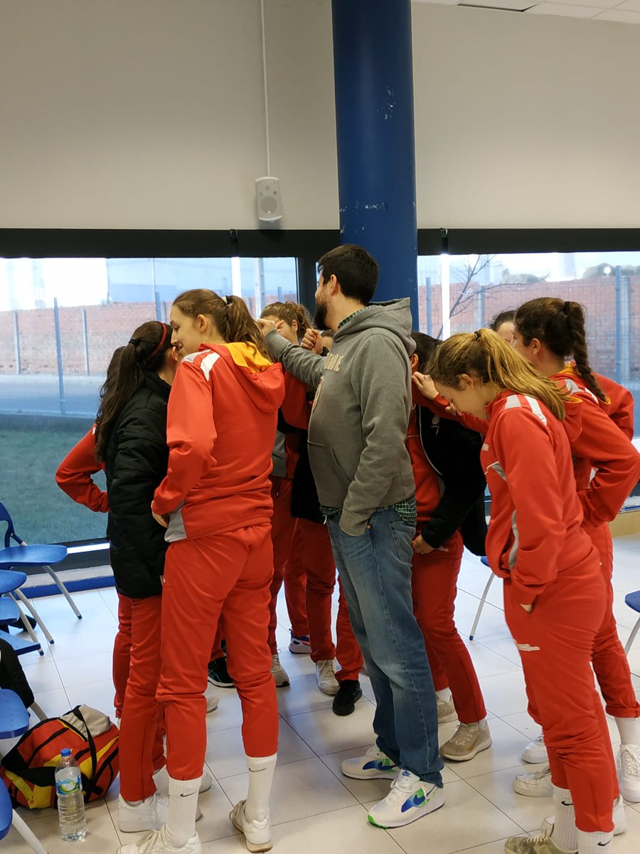 barrio1985's tweet photo. Hay veces que el camino elegido no te deja terminar lo que empezaste.

Pero aún así te sientes parte de ello e intentas cuidarlo desde la distancia.

Un último grito con #CyL04.

Ahora a disfrutar y competir en el Campeonato.

Gracias por todo. https://t.co/0KIYskGFdL