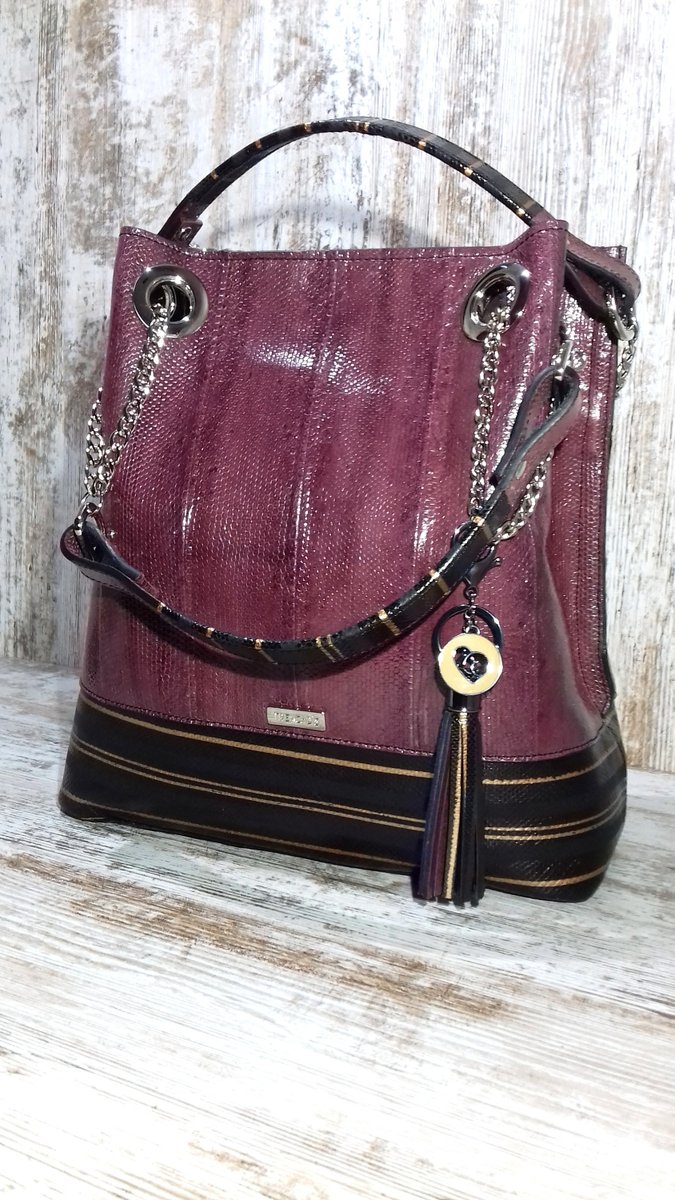 Quiero compartir lo último que he añadido a mi tienda de #etsy: Bolso al hombro. Bolso de serpiente. etsy.me/2MItJg5 #bolsosymonederos #bolso #bolsoserpiente #bolsoalhombro #bolsoalhombrodeserpiente #altamarroquineria #bolsotote #bolsototedeserpiente #fabricado