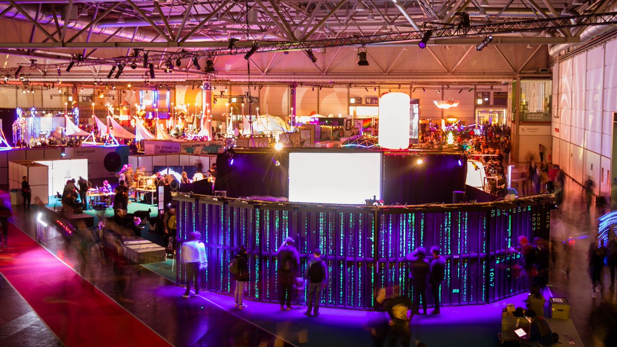 jakeblau's tweet photo. Bilder von Tag 2. Danke an die Presse-Engel für den Personenschutz (nicht für mich, sondern die Fotografierten). #36c3 #Leipzig Messe #CCC #highcam https://t.co/N7wDxtMZko